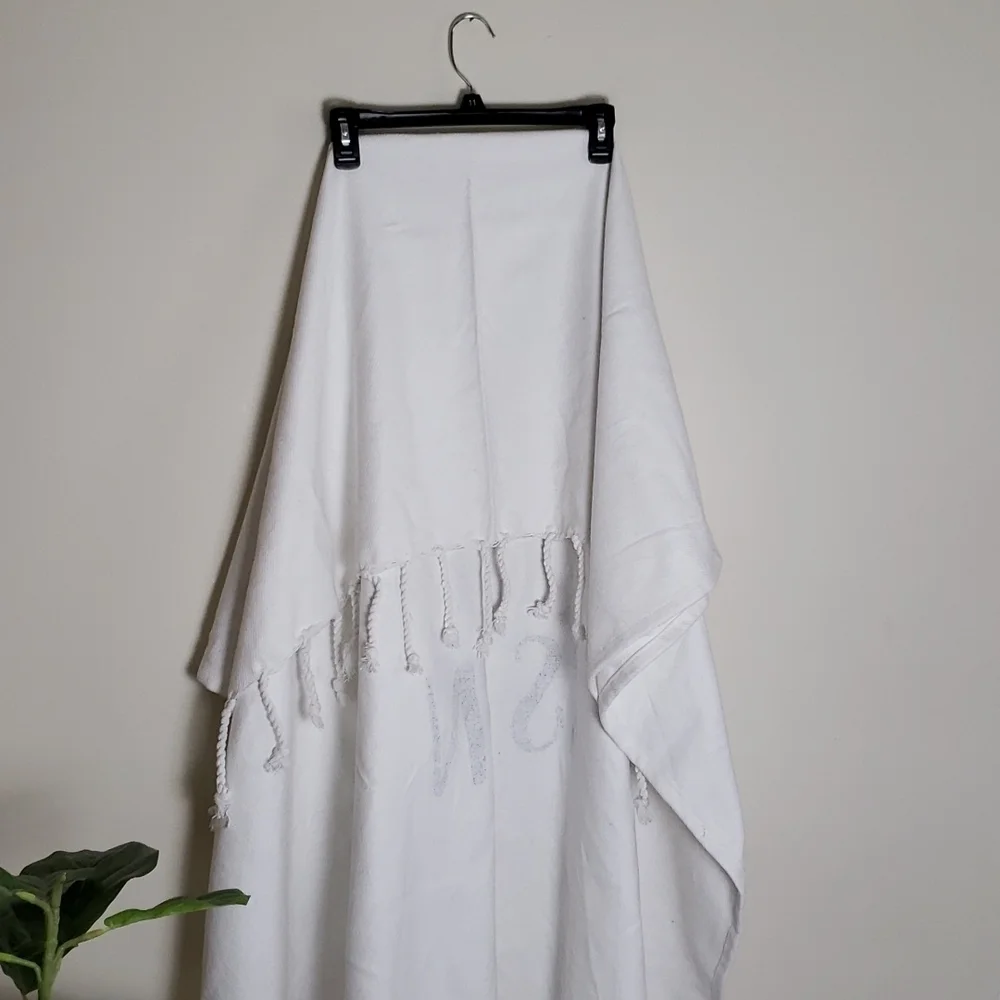 The witch is in fringe throw blanket, Halloween, witchycore